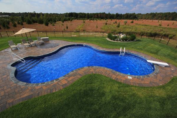 In ground pool with a Garrett liner