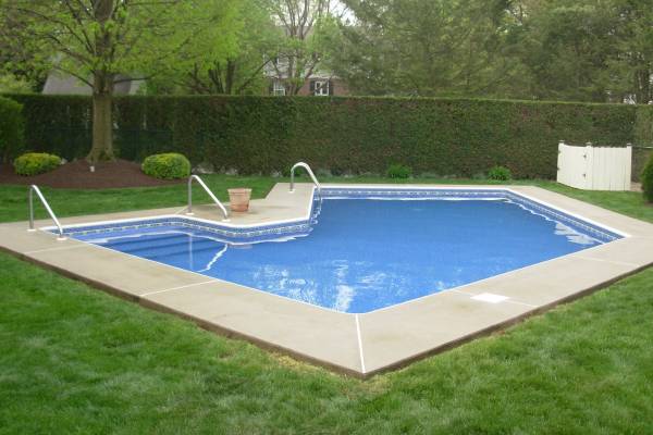 In ground pool with a AquaMatic-Bond Garrett liner