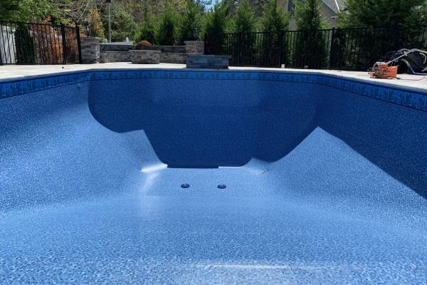 a newly installed perfect fit Garrett vinyl pool liner - Seabreeze Veneita