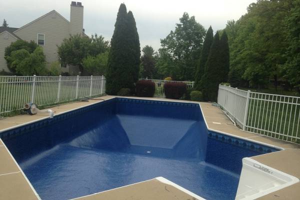 In ground pool with a Garrett liner