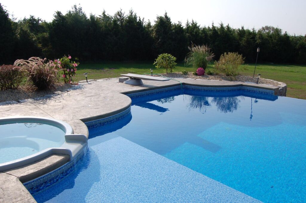 an inground pool that features a Garrett liner